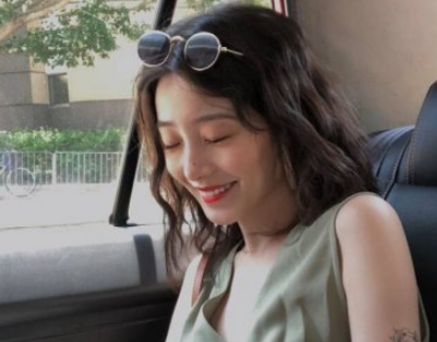 好听文艺范情侣个性签名一男一女 长长的路我们慢慢的走