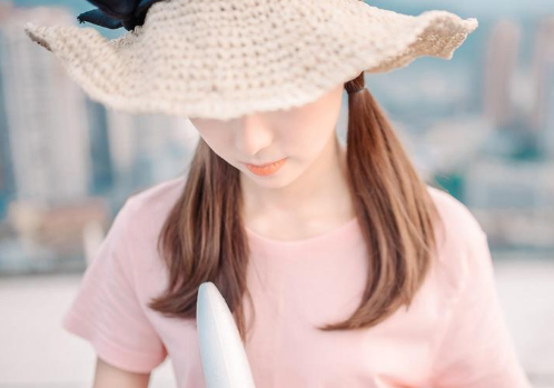2019女生微信个性签名简单气质 哭过的眼睛看世界更清楚