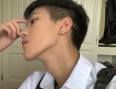 2019男生简短一句话个性签名 我的世界很大却是有我一个王