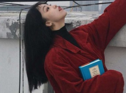 最新qq网名女生失恋伤感 我与世界只差一个你