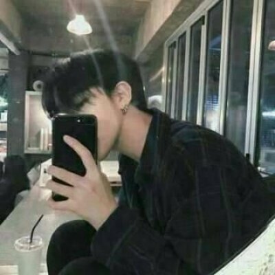 手机控男生自拍头像霸气精选2019 你转身一瞬我萧条一世