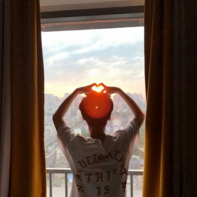 情侣头像唯美背影一男一女两张 2019最流行个性情侣头像