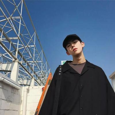 2018独一无二的微信头像男生伤感 谈不上多难过但就是不快乐