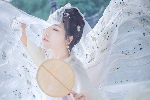 诗意签名女生简单气质2018 陌路花开暖了谁的眸