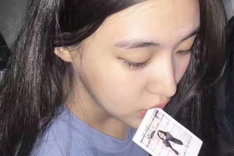 分手后极度堕落颓废的个性签名大全 深夜的酒和抽了半支的香烟