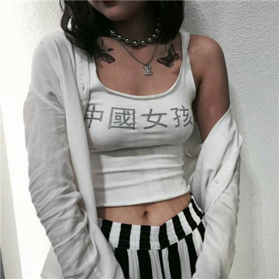 2018卖萌搞怪女生头像图片 别什么人都爱这世上很多无赖