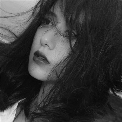 快手头像女生黑白伤感大全2018 最是人间留不住朱颜辞镜花辞树
